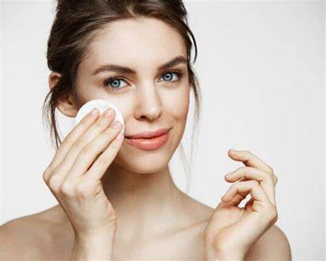 Tẩy trang nhiều lần trong ngày có tốt không?